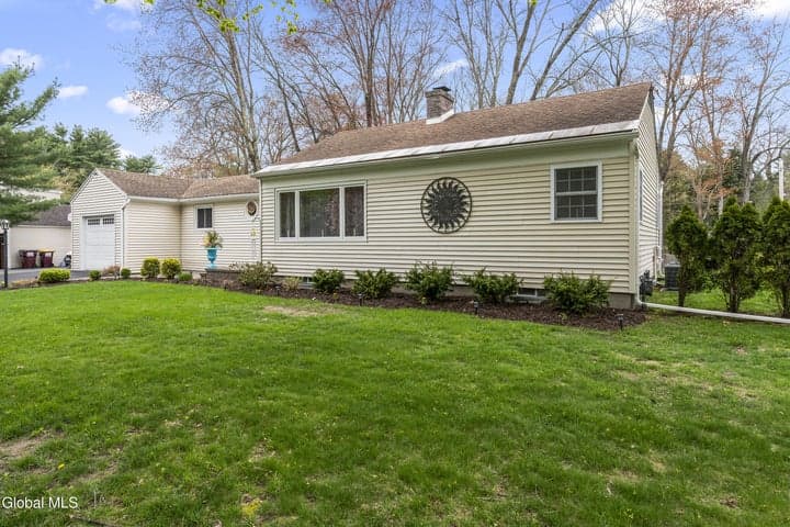 16 Morningside Drive, Guilderland, NY, photo 3