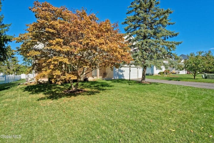 5 Shamrock Circle, Latham, NY, photo 3