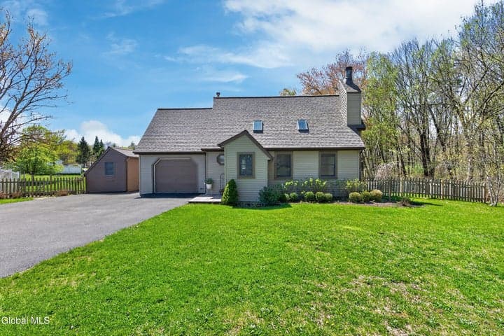 205 Schoolhouse Road, Guilderland, NY, photo 1