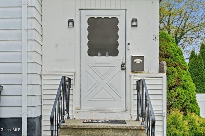 1524 Avenue A, Watervliet, NY, photo 3