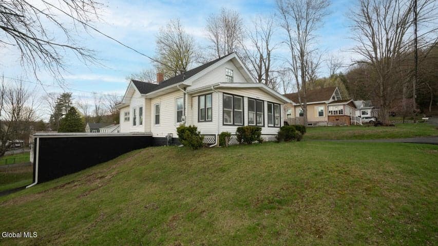 19 Elmwood Court, North Greenbush, NY, photo 2