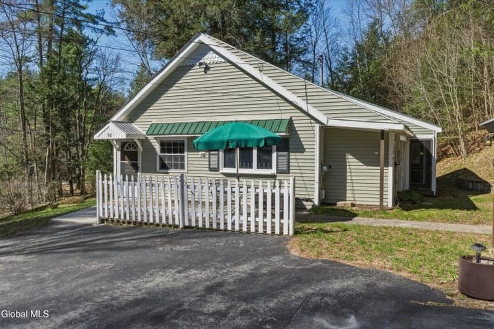 16 Pump House Road, Lake Luzerne, NY, photo 3