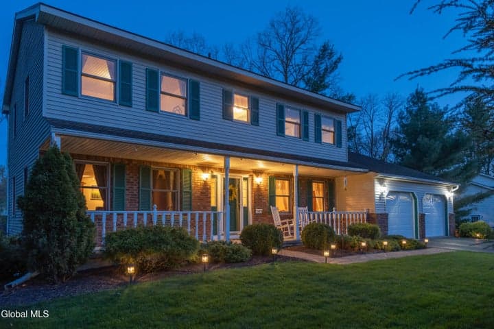4 Ridge Lane, Clifton Park, NY, photo 2