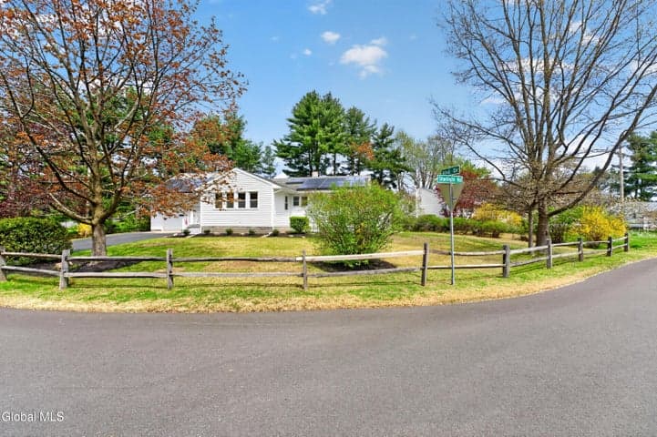 12 Alva Drive, Latham, NY, photo 2