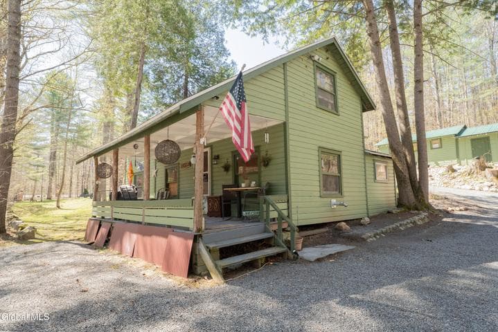 141 River Road, Benson, NY