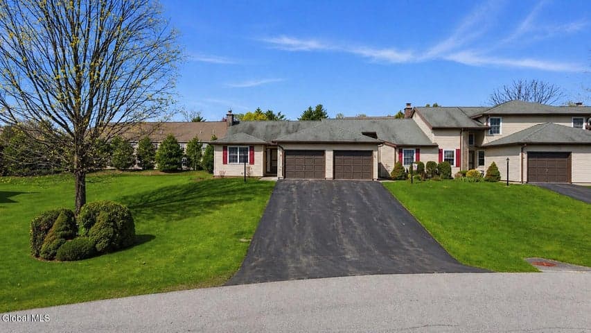 38 Dorlon Drive, Queensbury, NY, photo 2