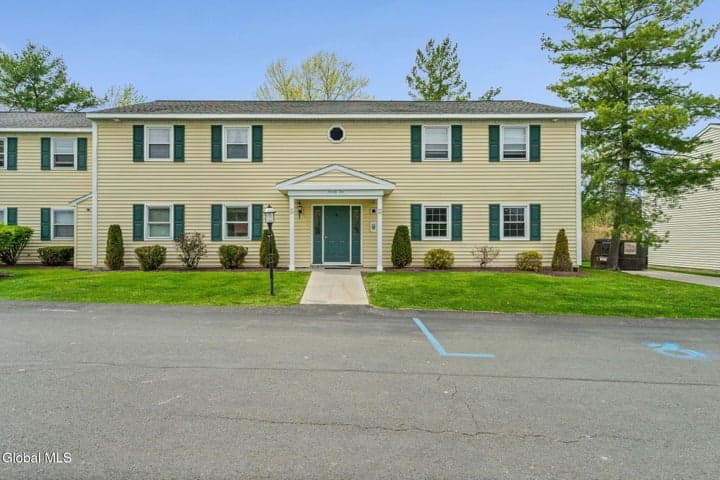 184 Cedarview Lane, Colonie, NY, photo 1