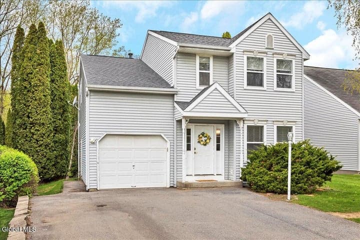 19 Tupelo Drive, Halfmoon, NY, photo 2