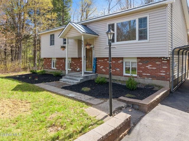 521 N Creek Road, Greenfield, NY, photo 4