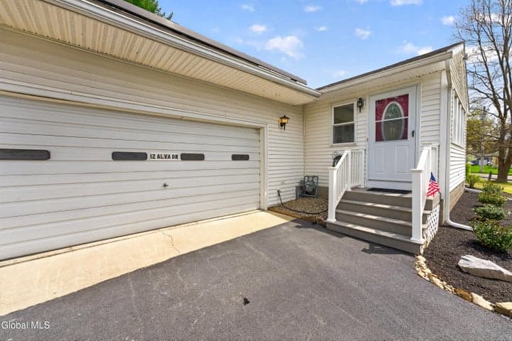 12 Alva Drive, Latham, NY, photo 3