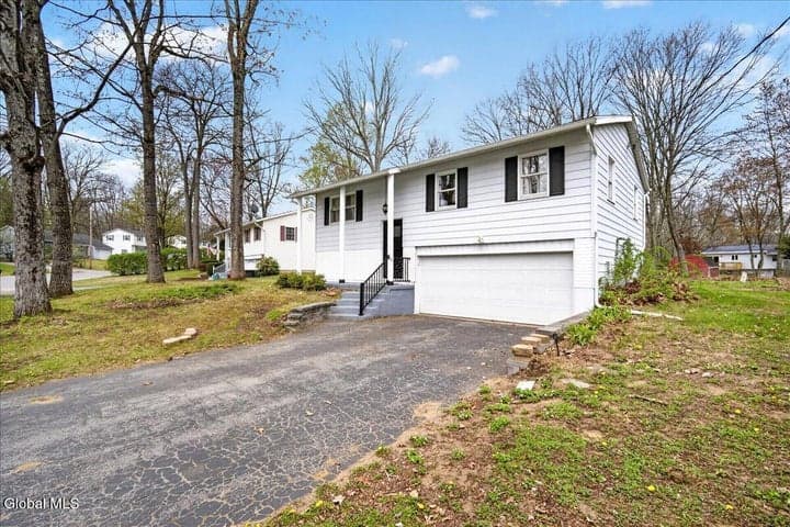 20 Wampum Drive, Saratoga Springs, NY, photo 2