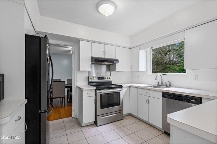 92 Fleetwood Avenue, Albany, NY, photo 4