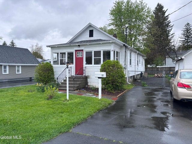 12 Connecticut Avenue, East Greenbush, NY, photo 1