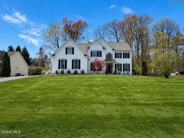 10 Tarragon Terrace, Halfmoon, NY, photo 3
