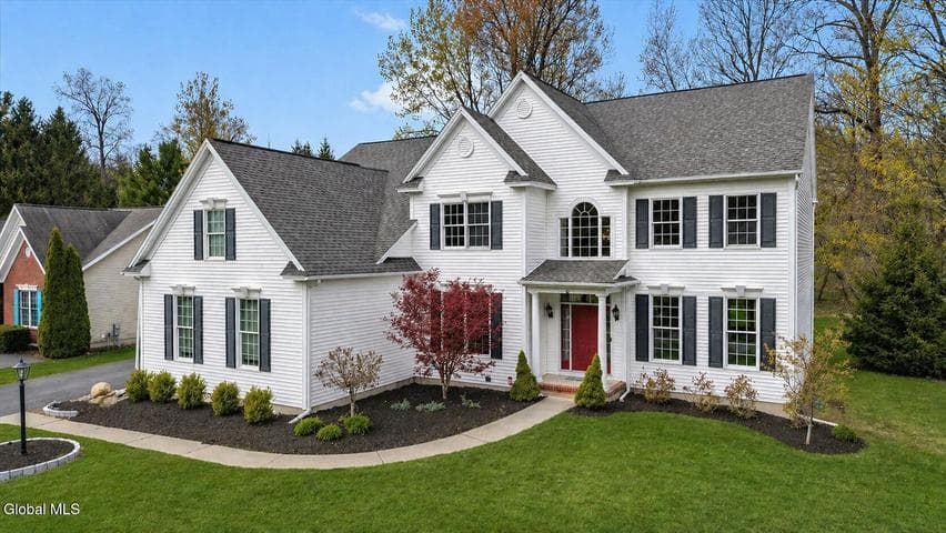 10 Tarragon Terrace, Halfmoon, NY, photo 1