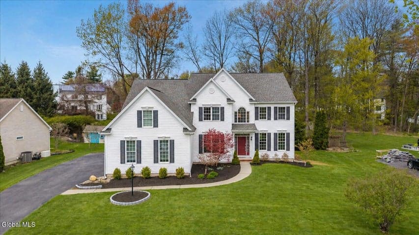 10 Tarragon Terrace, Halfmoon, NY, photo 2