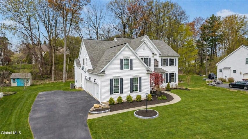 10 Tarragon Terrace, Halfmoon, NY, photo 4