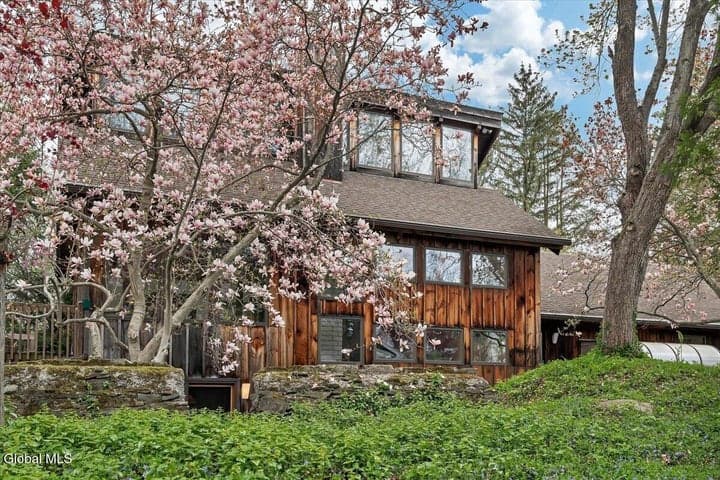16 Garnsey Road, Clifton Park, NY, photo 3