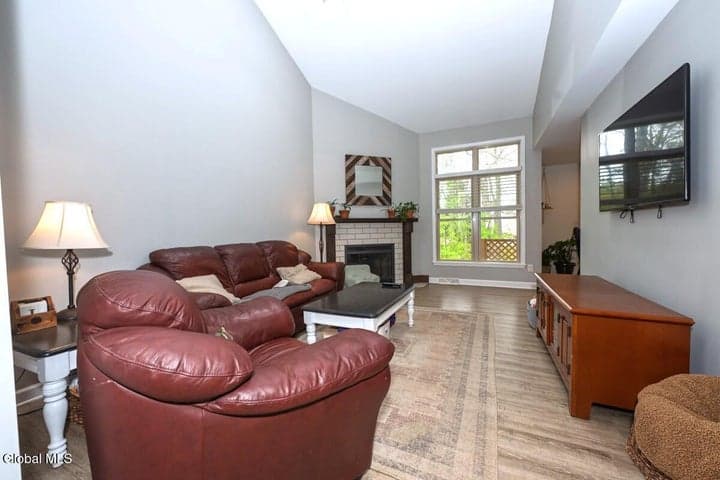 117 Garnett Lane, Guilderland, NY, photo 3