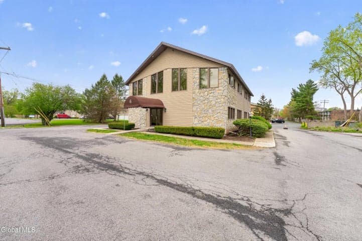 6 Walker Way, Colonie, NY, photo 2
