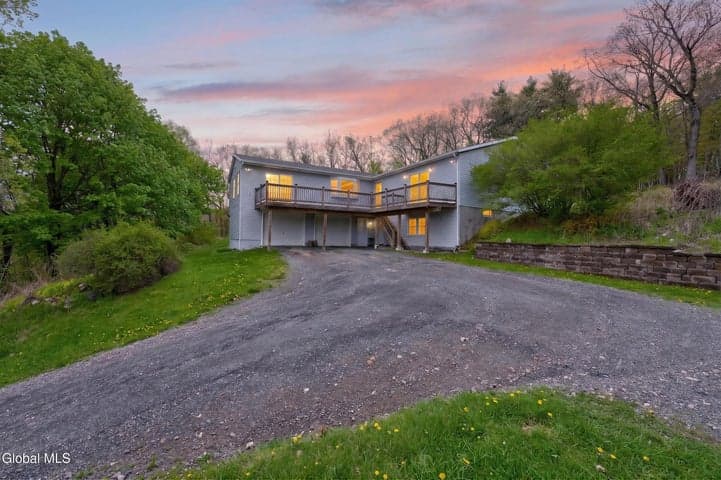 5 Mohameds Farm Way, North Greenbush, NY