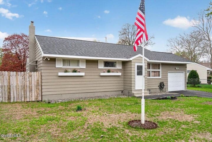 117 Locust Park, Colonie, NY, photo 3