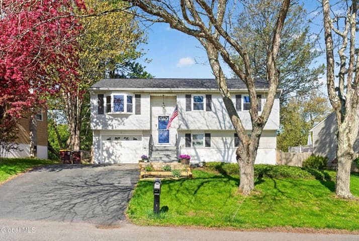 8 Daniel Street, East Greenbush, NY, photo 2