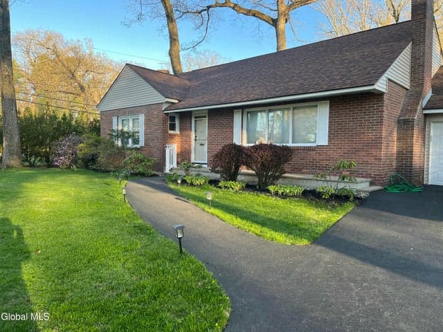 1737 Lexington Parkway, Niskayuna, NY, photo 2