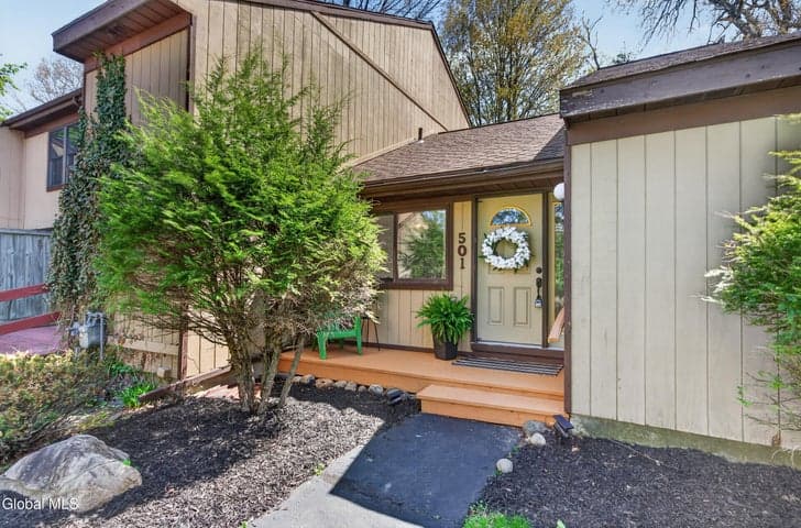 501 Huntington Court, East Greenbush, NY, photo 3
