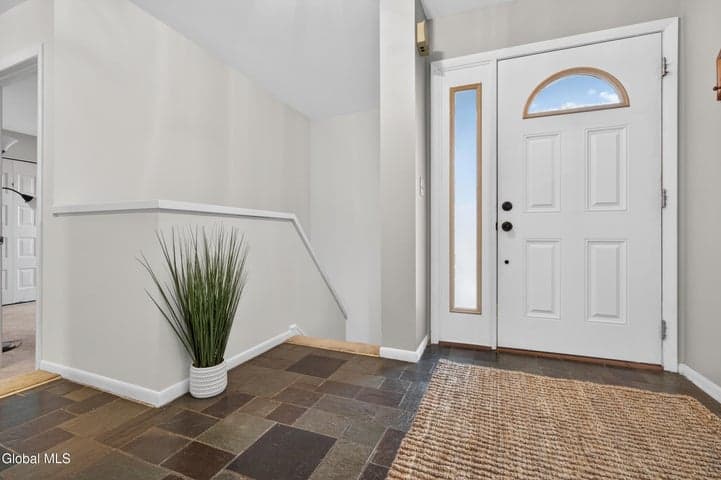501 Huntington Court, East Greenbush, NY, photo 4