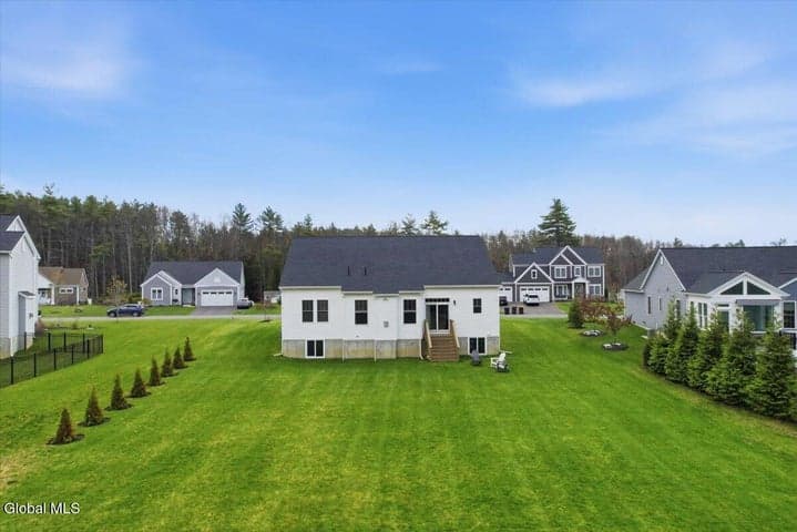 39 Berkeley Way, Wilton, NY, photo 4