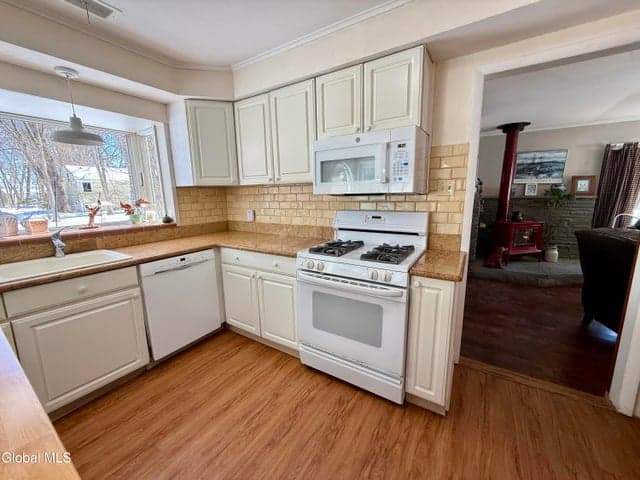 4 Linden Drive, Hudson Falls, NY, photo 3