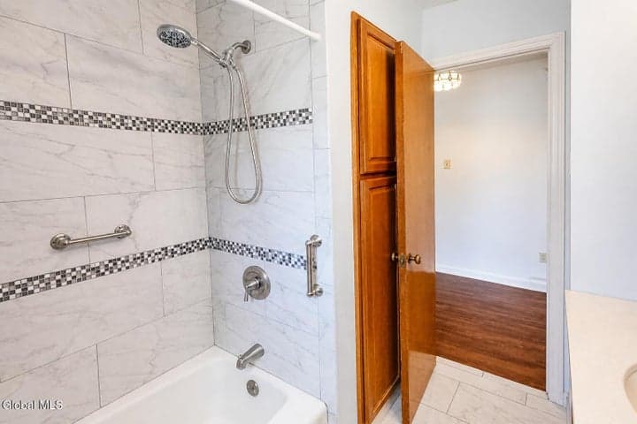 3270 McDonald Avenue, Schenectady, NY, photo 3