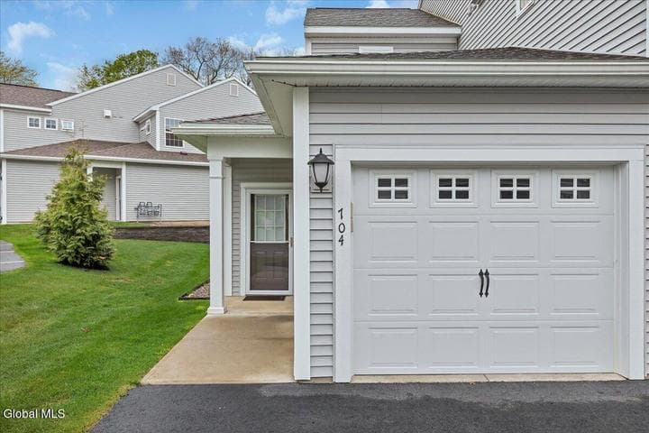 704 Grayson Place, Glenville, NY, photo 2