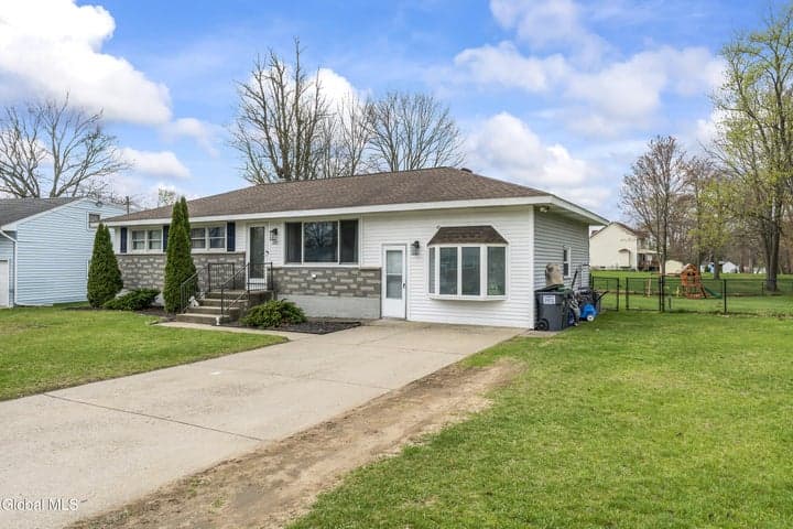 1041 St Jude Drive, Rotterdam, NY, photo 2