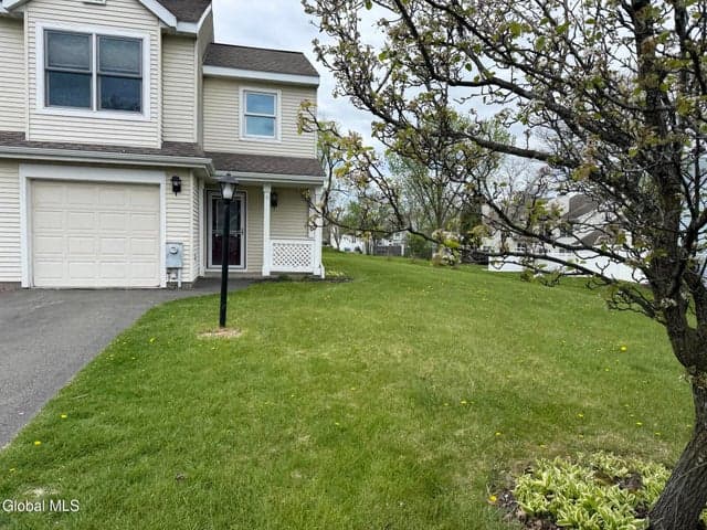 10 Sandra Lane, East Greenbush, NY, photo 1