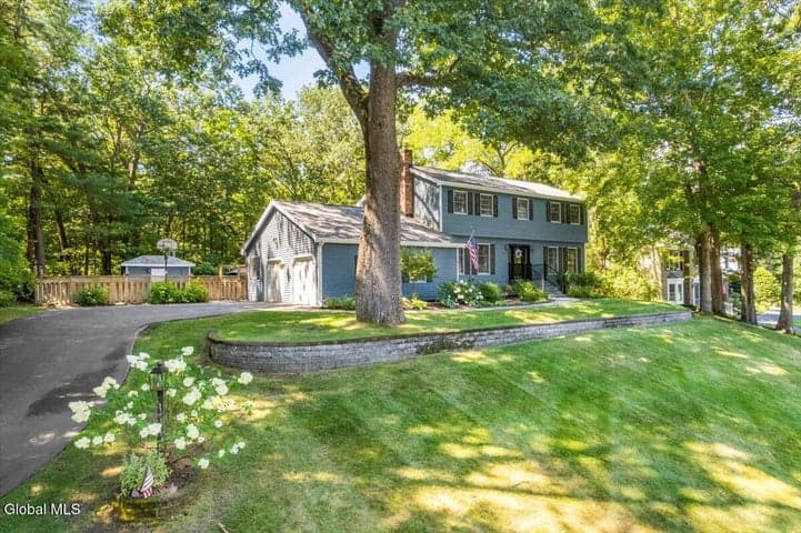 6 Maple Court, Wilton, NY, photo 2