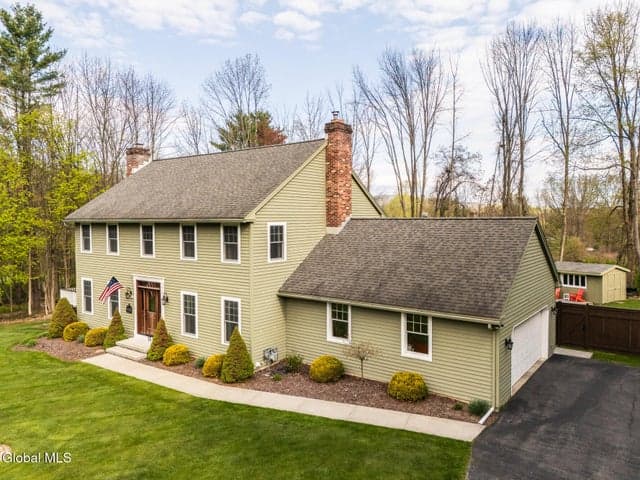 15 Cobblestone Drive, Queensbury, NY, photo 2