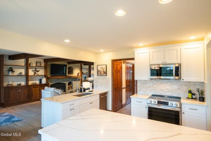 15 Cobblestone Drive, Queensbury, NY, photo 4