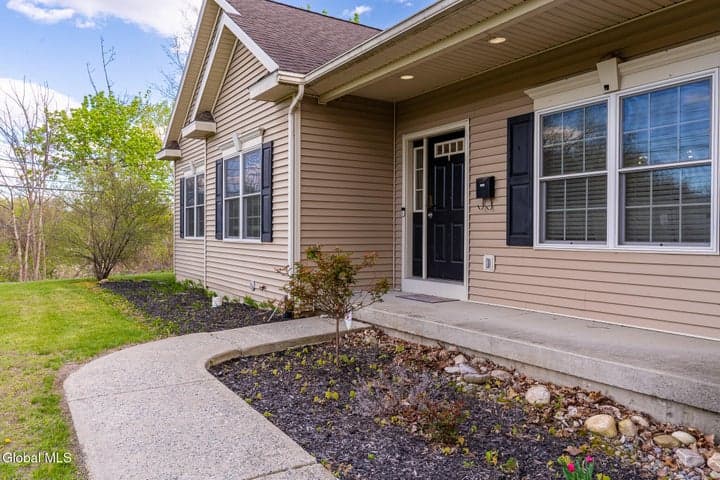 96 Thompson Street, Troy, NY, photo 2
