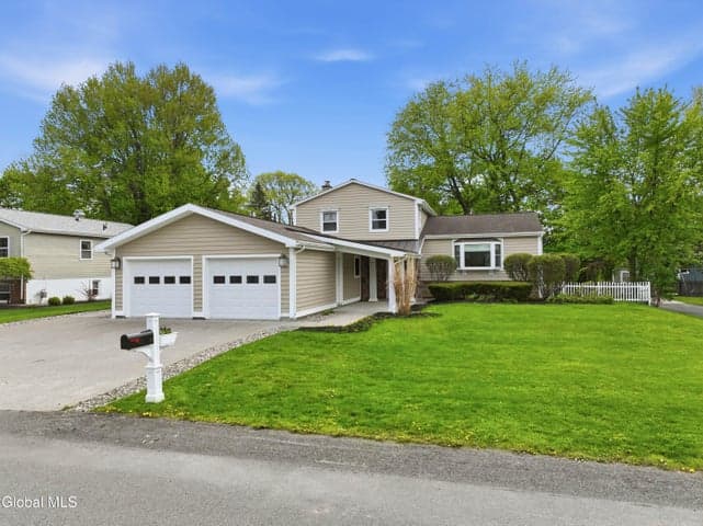 24 Michaelangelo Street, Latham, NY, photo 2