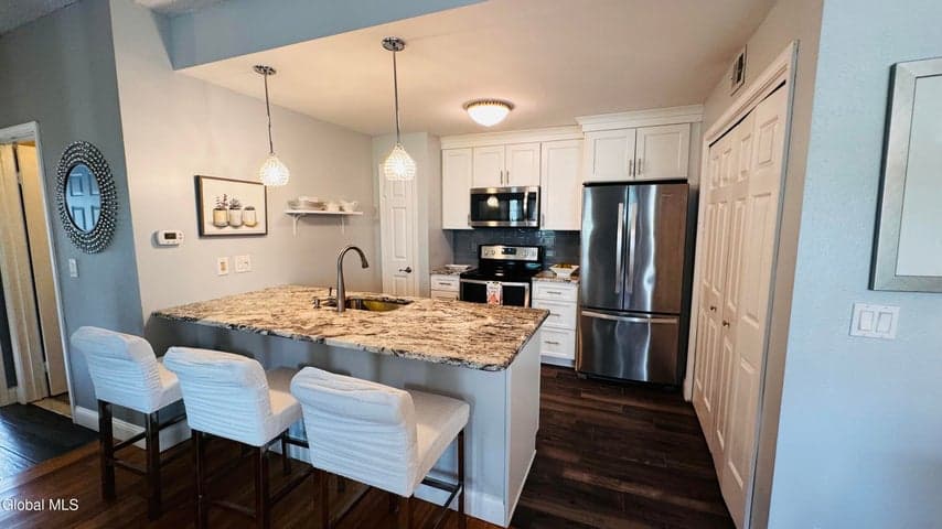 213 Hampton Pl Boulevard #213, North Greenbush, NY, photo 2
