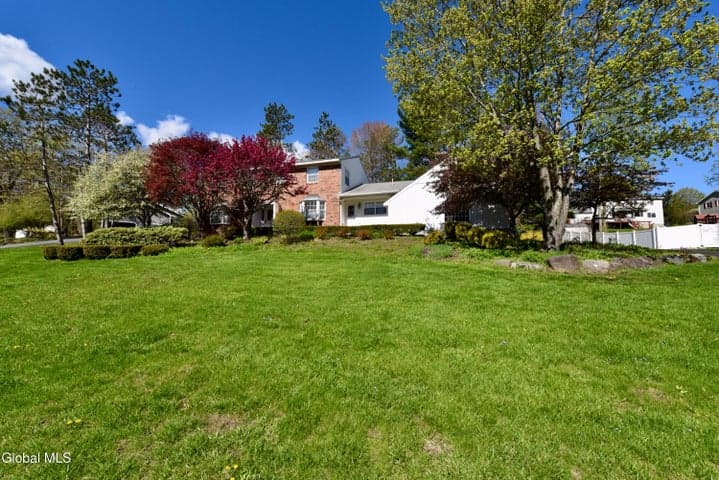 1205 Viewmont Drive, Niskayuna, NY, photo 3