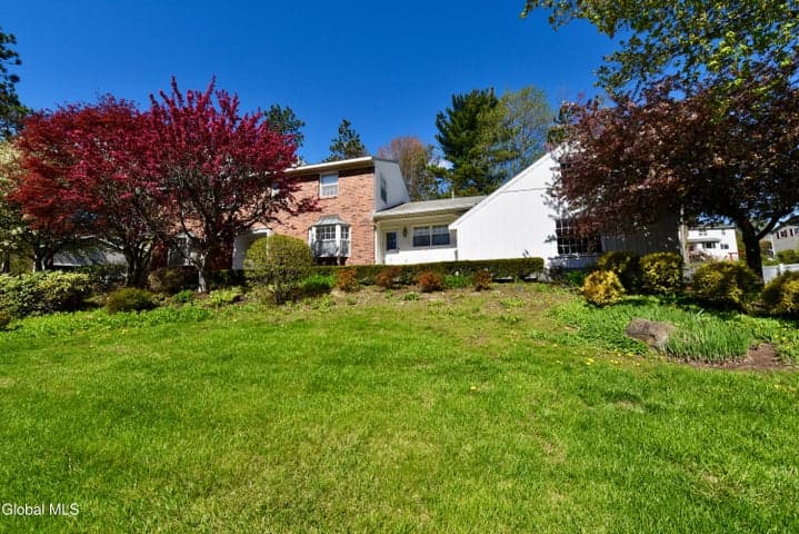 1205 Viewmont Drive, Niskayuna, NY, photo 4