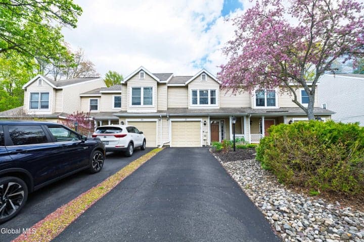 23 Stoney Creek Drive, Clifton Park, NY, photo 2