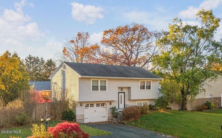 6 Silverberry Place, Albany, NY, photo 2