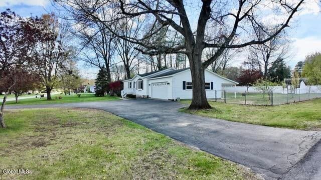 12 Amy Drive, Moreau, NY, photo 5