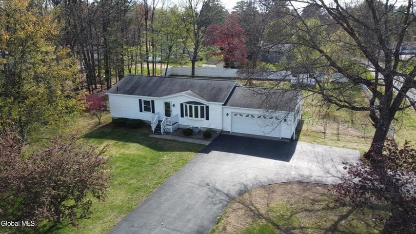 12 Amy Drive, Moreau, NY, photo 4