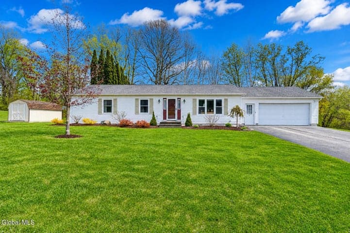 4 Falcon Crest Drive, Johnstown, NY, photo 1