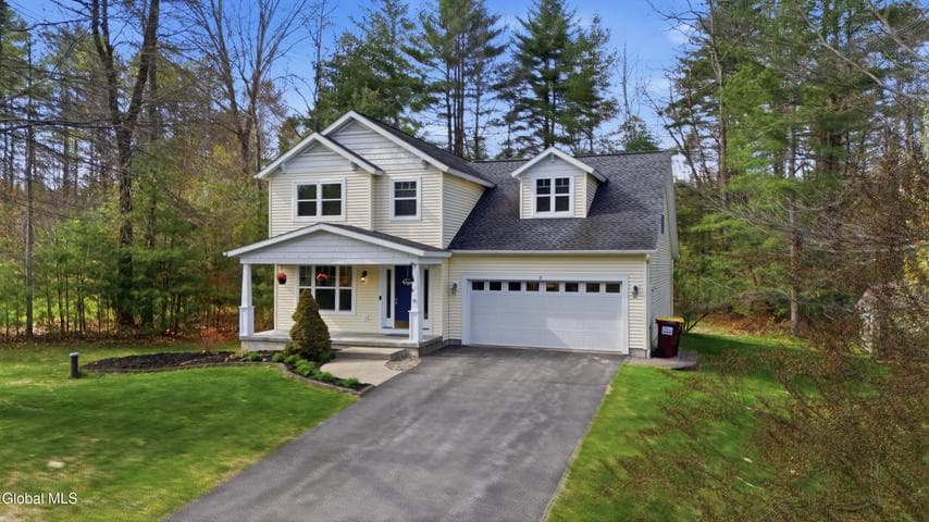 8 Stafford Way, Northumberland, NY